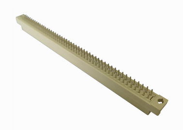 La borne droite deux du connecteur 2x50 DIN 41612 rament la prise d'Européen de 180 degrés