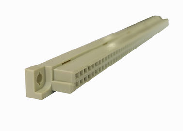 La borne droite deux du connecteur 2x50 DIN 41612 rament la prise d'Européen de 180 degrés